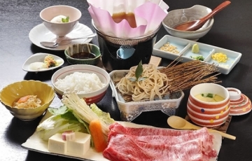 新見「食源の里」で千屋牛すきやきをご賞味 新見美術館鑑賞